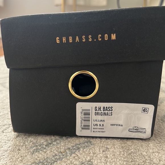 G.H. Bass Lillian Bow Loafers, size 9.5 black patent leather - Picture 4 of 4